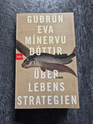Überlebensstrategien von Gudrún Eva Mínervudóttir – Ein stiller, warmherziger Roman über Menschen am Tiefpunkt