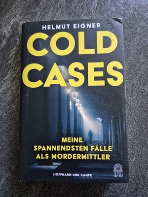 Das Bild zeigt das Buch Cold Cases.